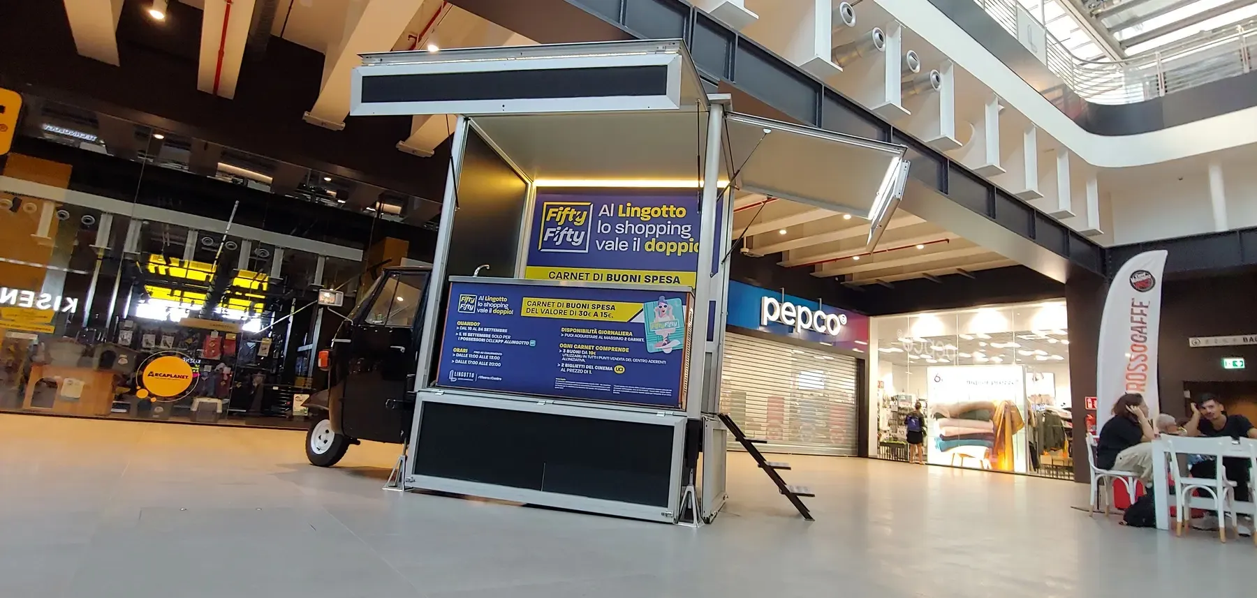 Allestimento grafico di un chiosco promozionale