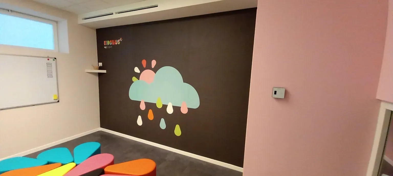 Grafica murale orizzontale in un ambiente Kids&Us a Rivoli