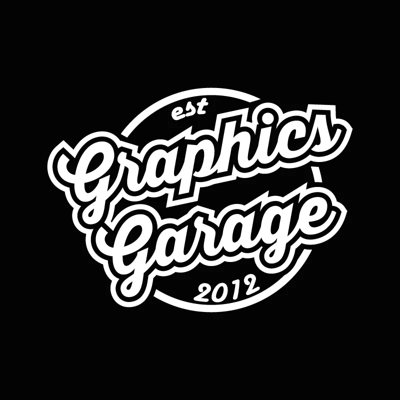 Logo GraphicsGarage in versione badge circolare su fondo nero